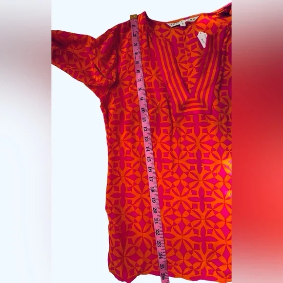 Trina Turk 100% Silk Blouse - Picture 8 of 9